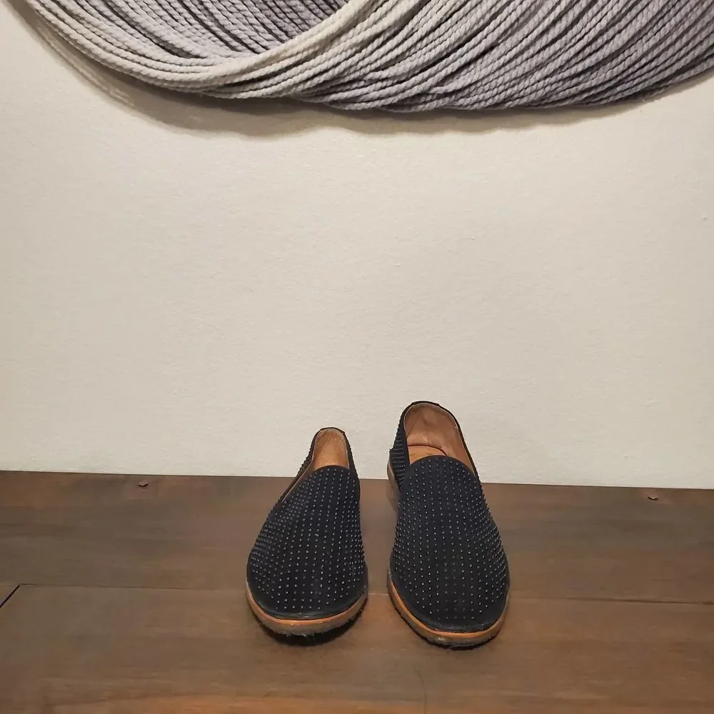 Vince Camuto Alvita Studded Suede Flats Sz 9